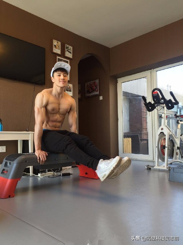 李佳淇，一个身材灰常好的健身教练