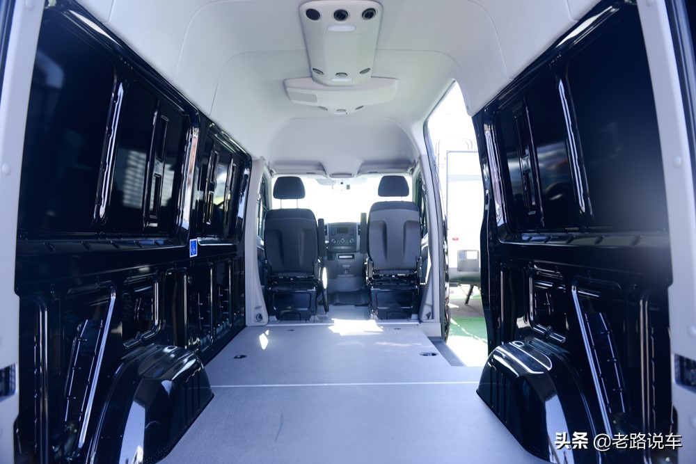2022全新奔驰凌特商务房车,奔驰斯宾特房车3.5柴油发动机