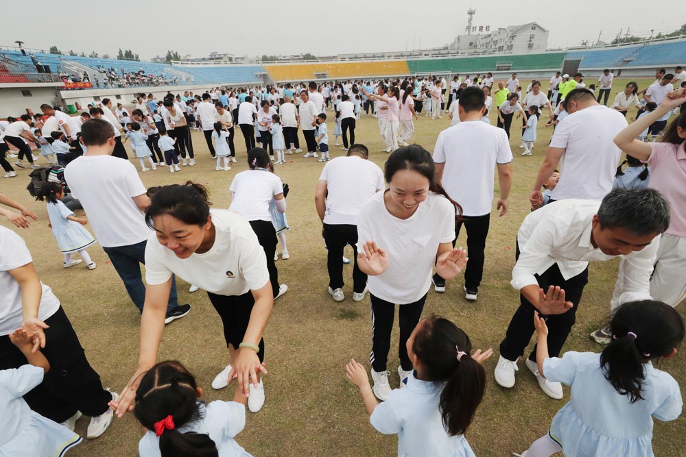 庆六一少儿篮球比赛洛阳,庆六一幼儿园亲子运动会报道