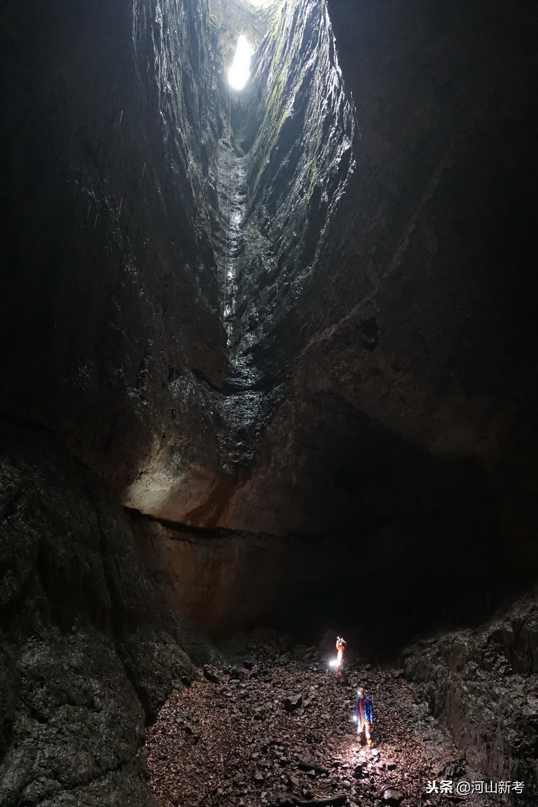 探险中国天坑视频,专家探险贵州神秘天坑完整版视频