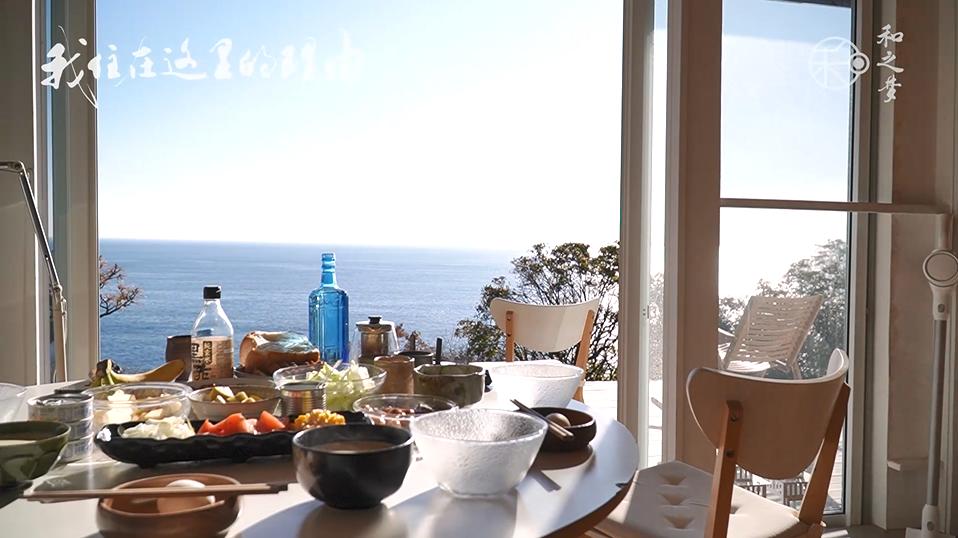 从裸奔大叔到“勇闯天涯”设计师，退休后他在海边给自己盖房子