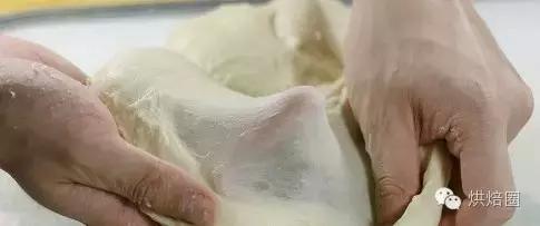 手工揉面快速出膜又不累的方法！关键在这几个揉面技巧上……