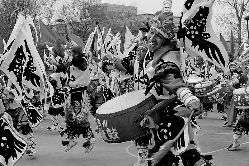 2019延安日报读本|裤角沾满泥土心中装着群众打出红红火火的好光景