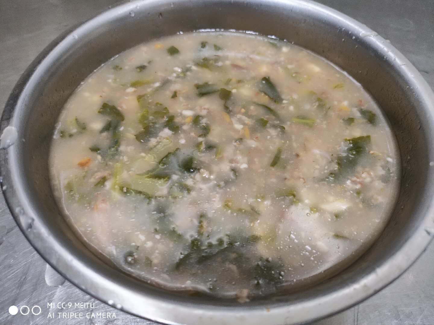 二伏三伏天的豇豆最鲜美，摘一把就能熬锅好粥，两碗不够还想喝吆