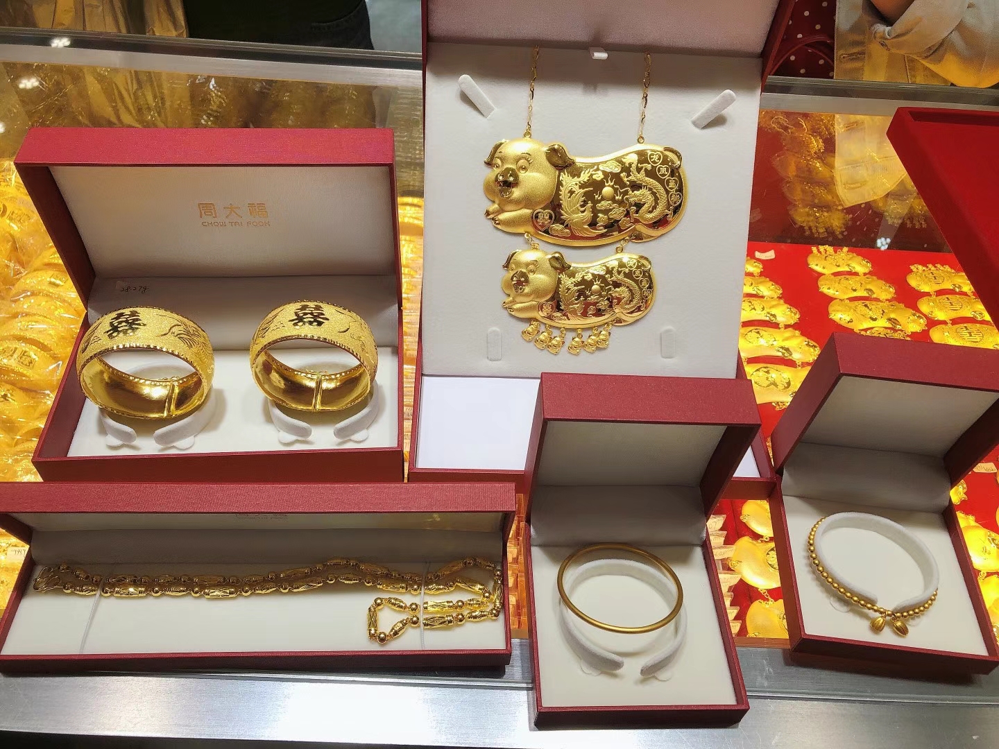 黄金降价足金跟着降价吗,黄金降价金店受影响吗