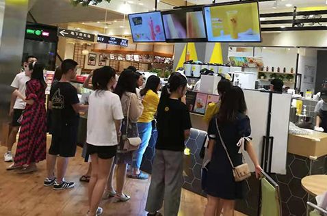 加拿大鹅被抢,加拿大羽绒服moose