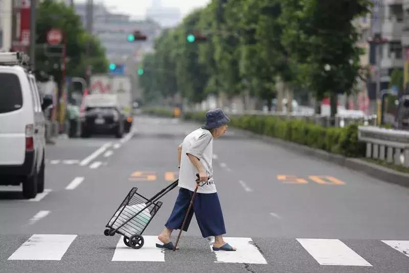 日本造出机器人老婆,全球第一个跟机器人结婚的人