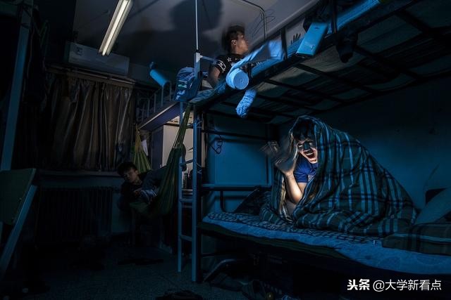 大学宿舍的潜规则和意义,大学生被室友吵的睡不着觉