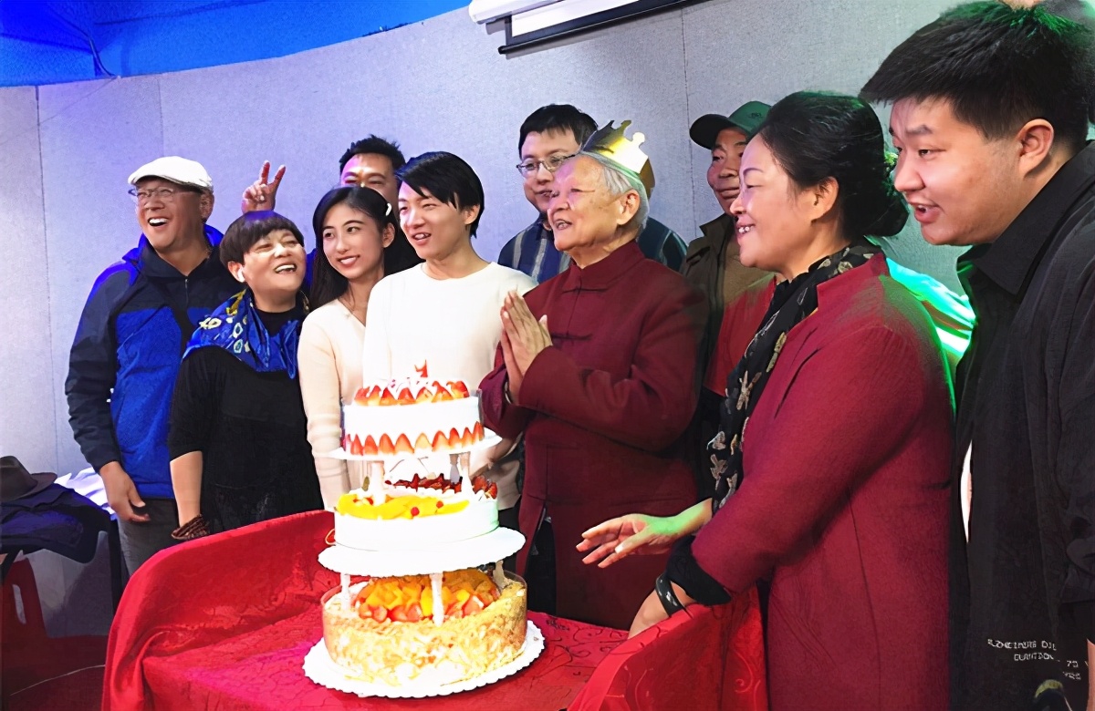 远看山有色近听水无声古诗,远看山有色近听水无声谜语