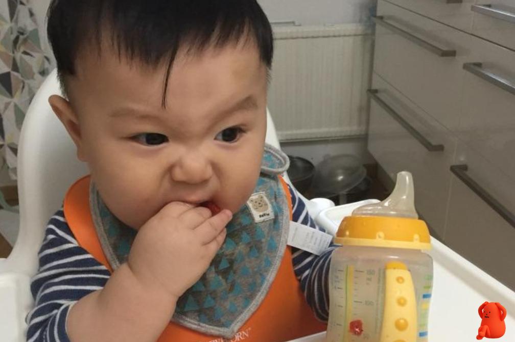 孩子嫌弃妈妈做饭难吃怎么解决,宝宝喂饭不好好吃应该怎么做