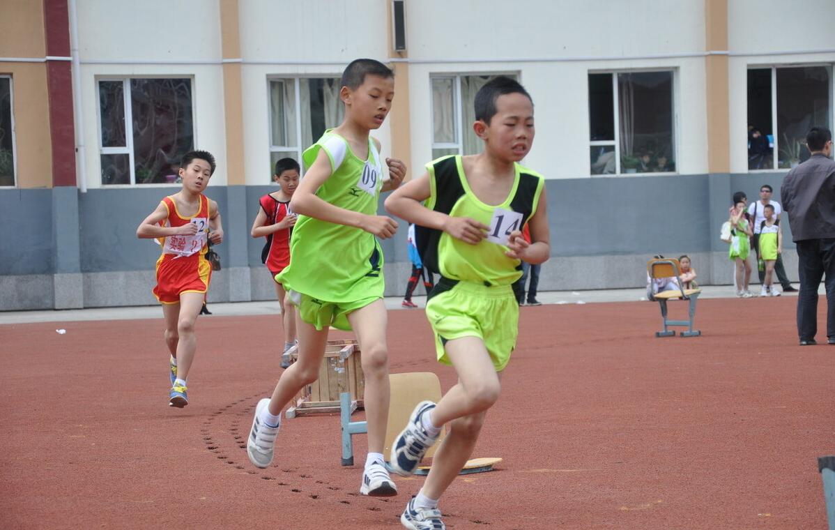 大学生体测1500米跑步技巧,跑步体测小窍门有哪些