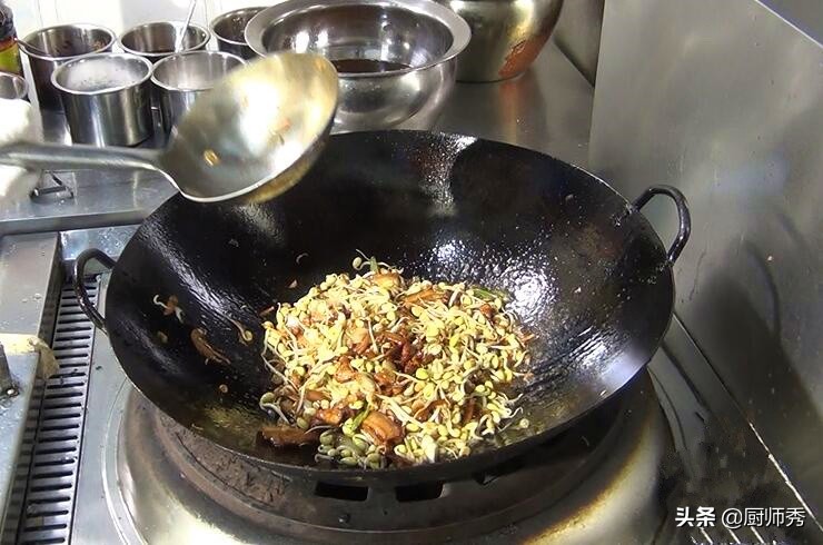 面条就得卷着吃才好吃,面条这样做实在太香了外酥里嫩