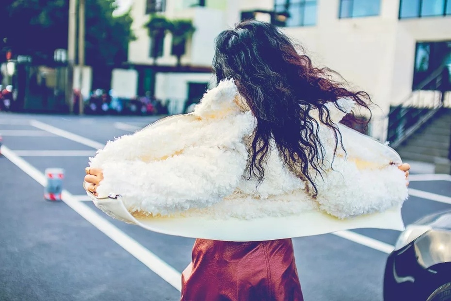 冬天女明星穿羽绒服的搭配,穿搭奇怪的明星