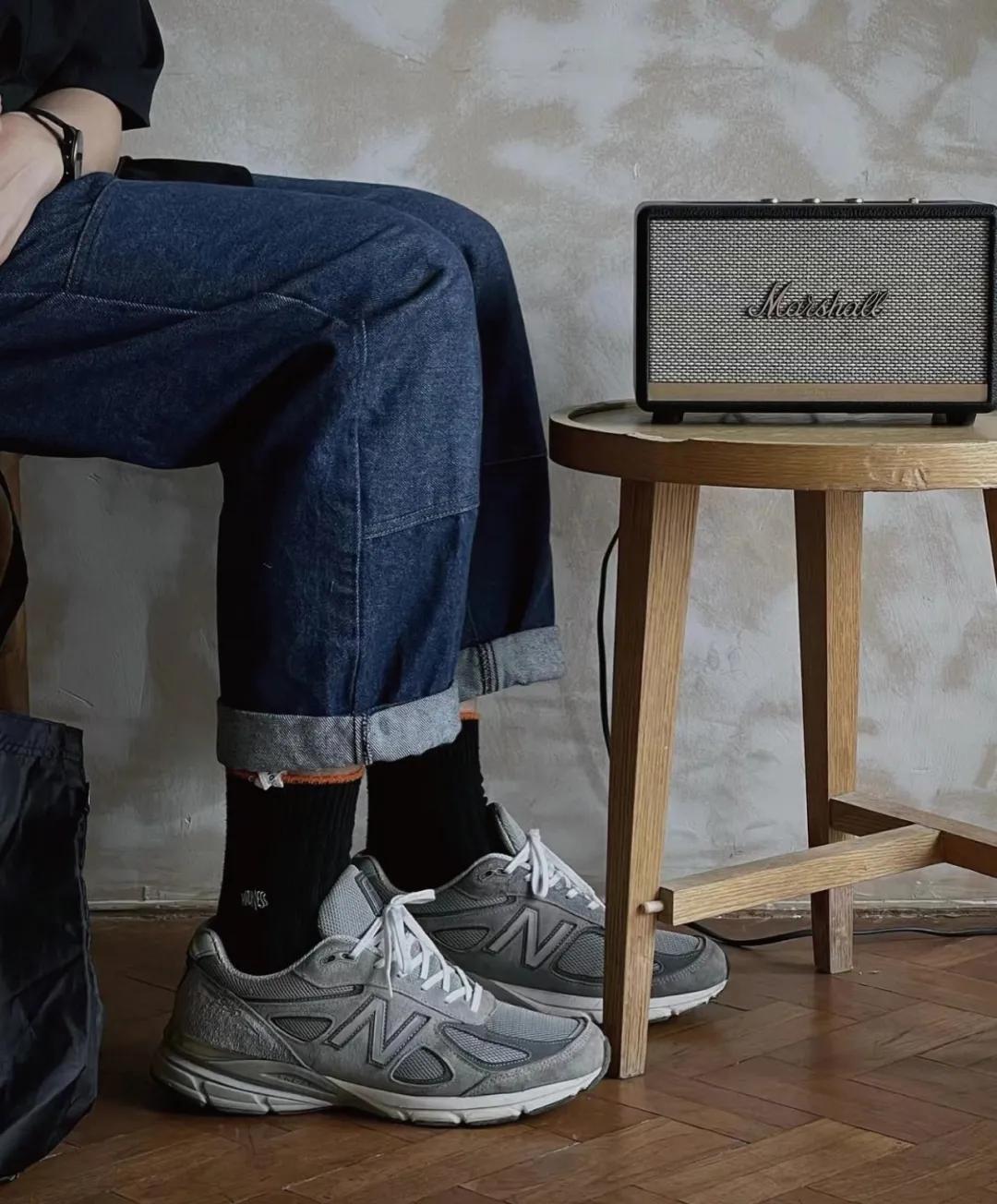 灰色运动鞋新百伦搭配,新百伦574灰色与元祖灰差别