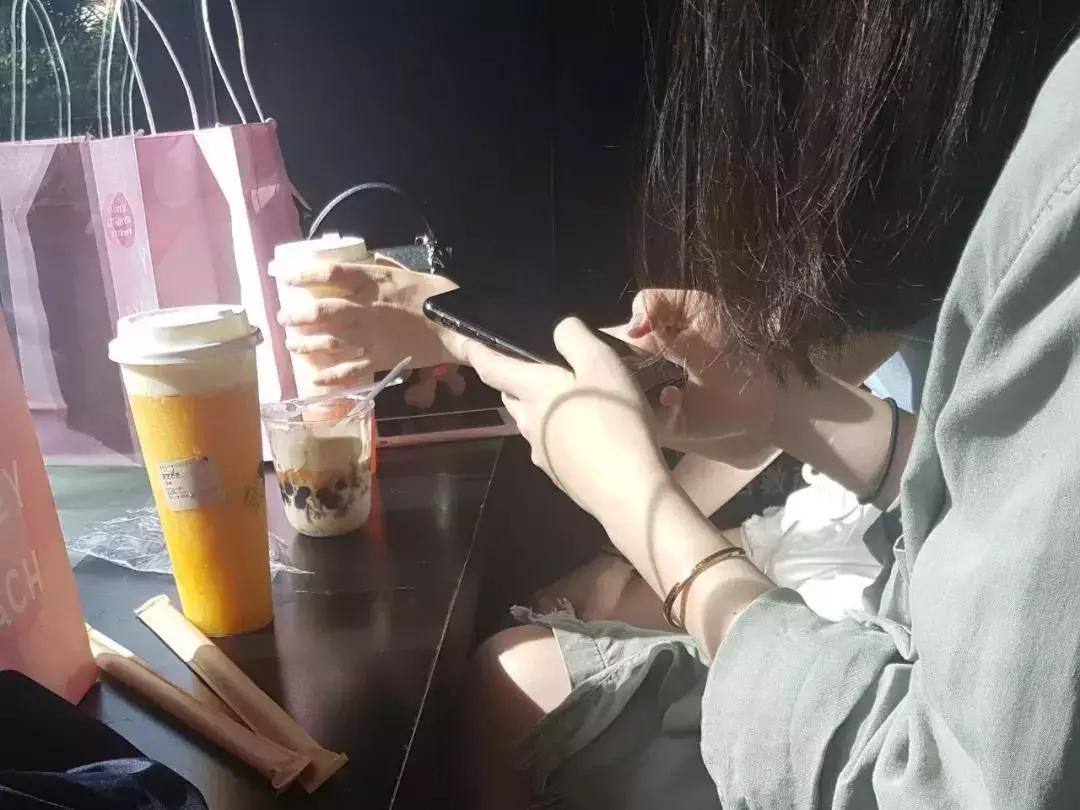 奈雪星巴克瑞幸喜茶,星巴克还是奈雪的茶多