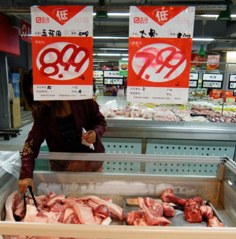 猪价暴涨突然又暴跌什么套路,猪价连续降落猪肉真要便宜了吗