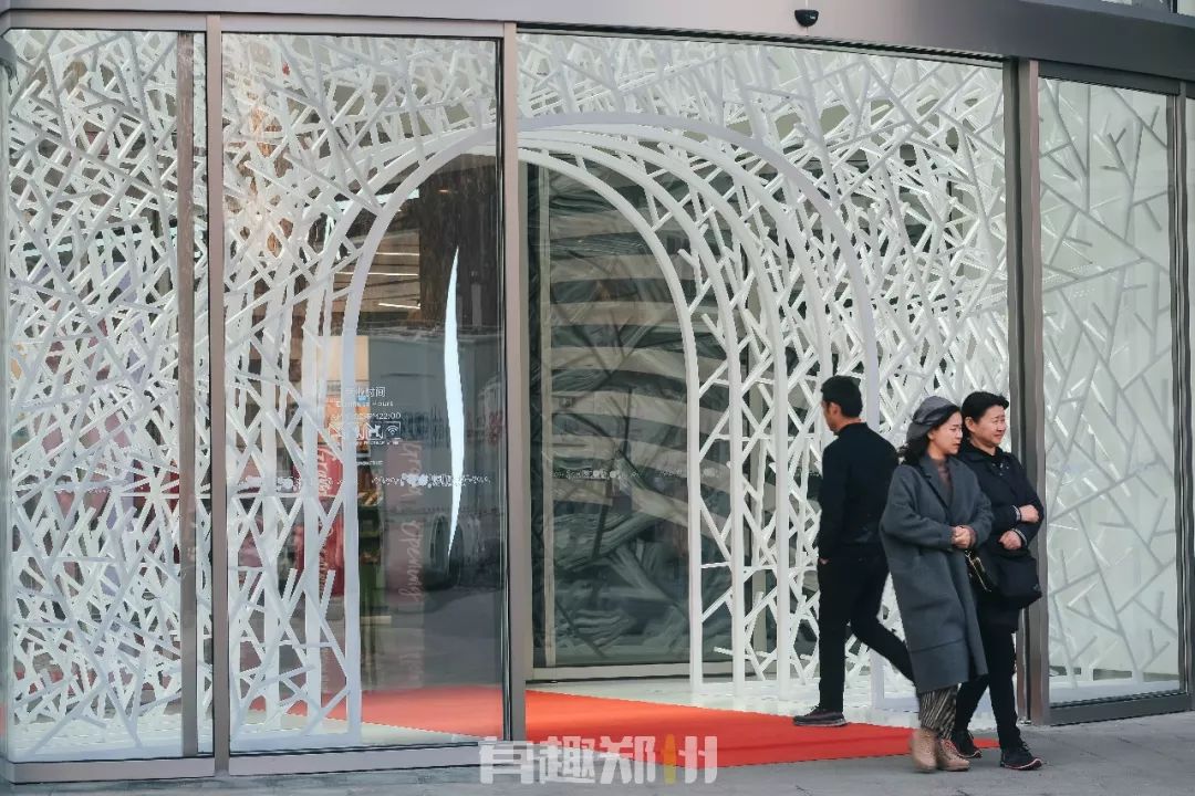 郑州建业凯旋广场开业的第一个周末，亲测：到底好不好逛