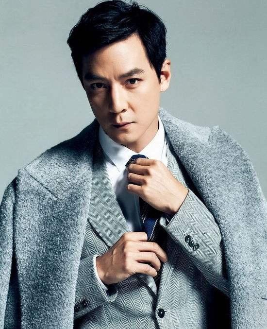 他16岁就开保时捷，曾因母亲重病放弃演戏，如今回归专为豪车代言