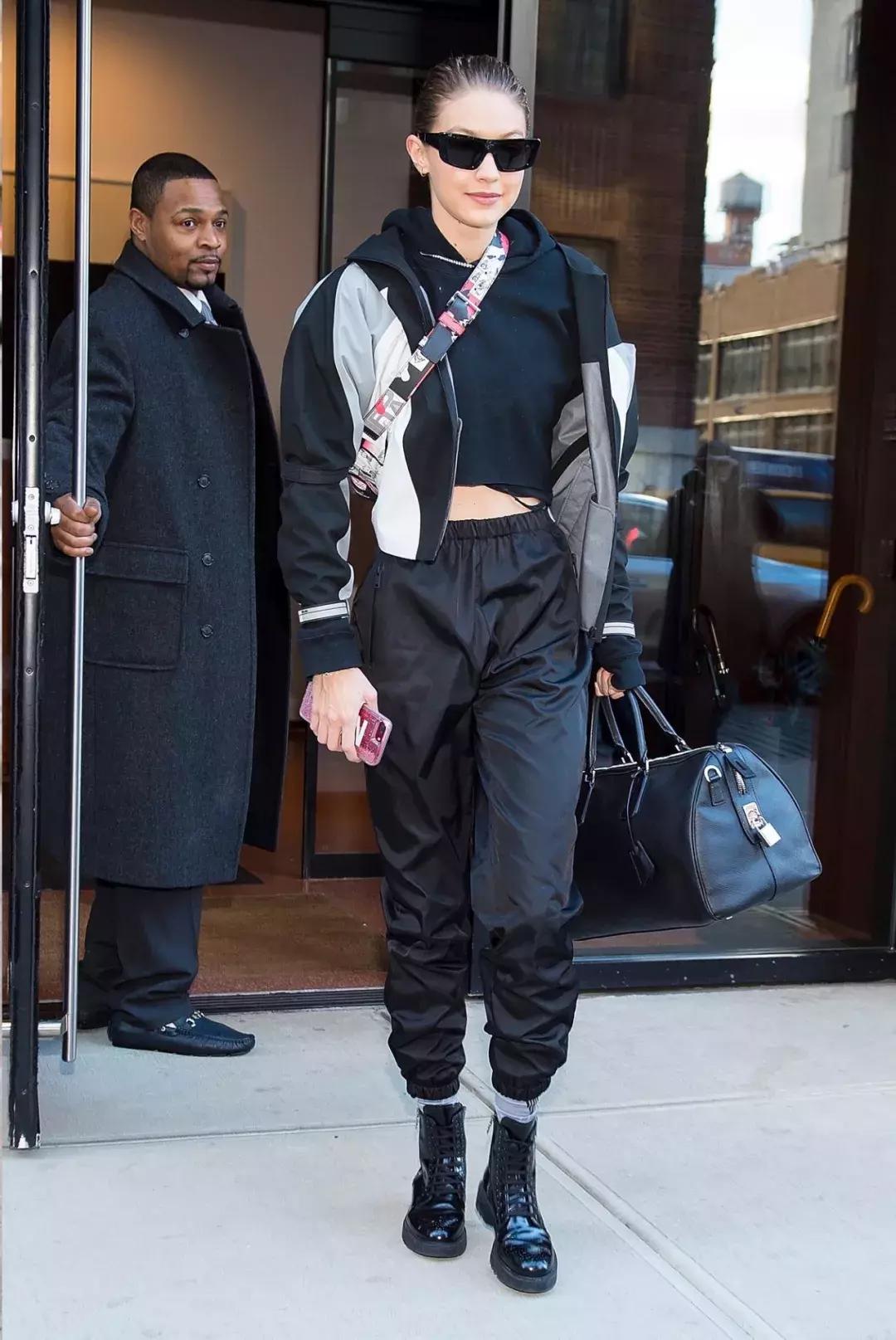 冬天羽绒服内搭怎么穿保暖又时尚,衣柜放久的羽绒服和外套