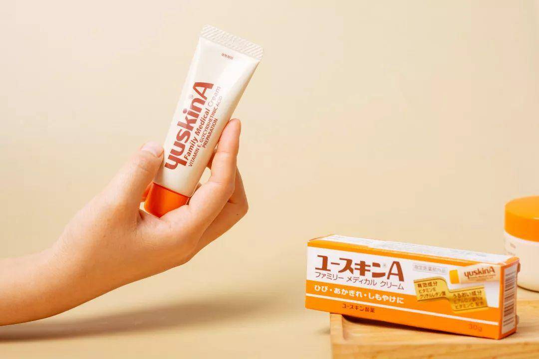 片仔癀紧致抗皱补水提亮水乳,片仔癀适合干性皮肤的面霜