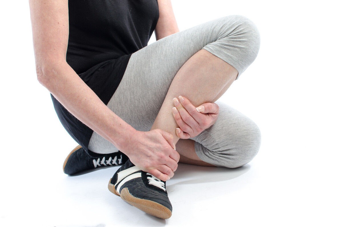 脚崴了可以用白酒擦拭吗,崴脚用白酒擦了还能冷敷吗