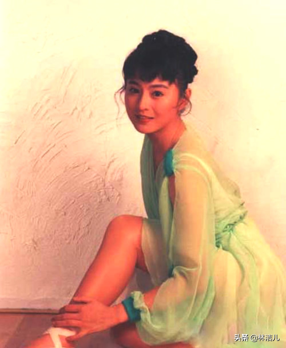 昔日霸王花李赛凤享受现在生活,还记得最美港姐李嘉欣吗