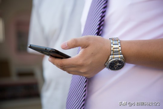 为什么现在越来越多人用两个手机,同一个手机号为什么有两个人用