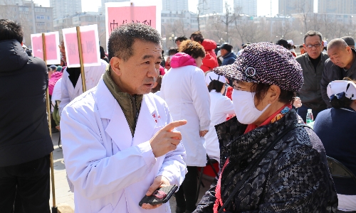 卫健系统集中开展义诊活动,维康义诊