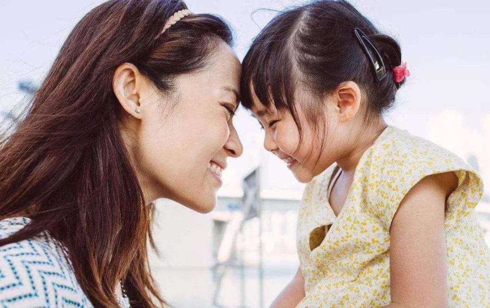 父母和孩子关系不好怎么安慰,父母与子女关系不好的原因