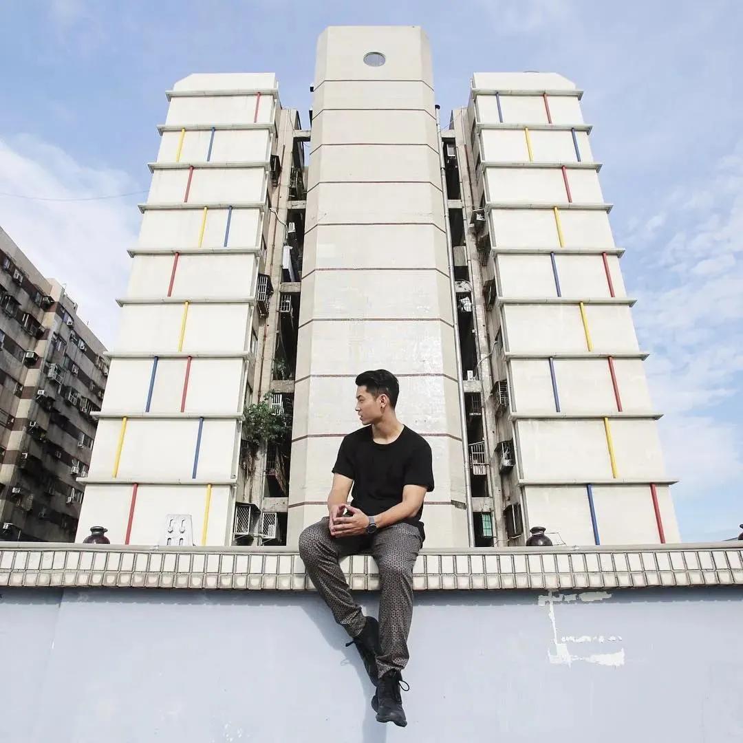 旅游景点男生拍照姿势怎么摆,男生山顶晚霞摄影拍照姿势高清