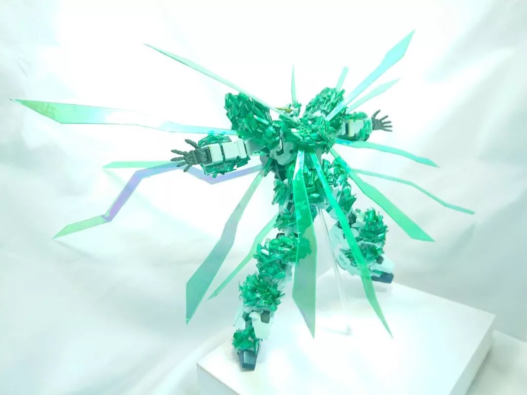独角兽高达特效炸裂定格动画,结晶独角兽高达改造鉴赏