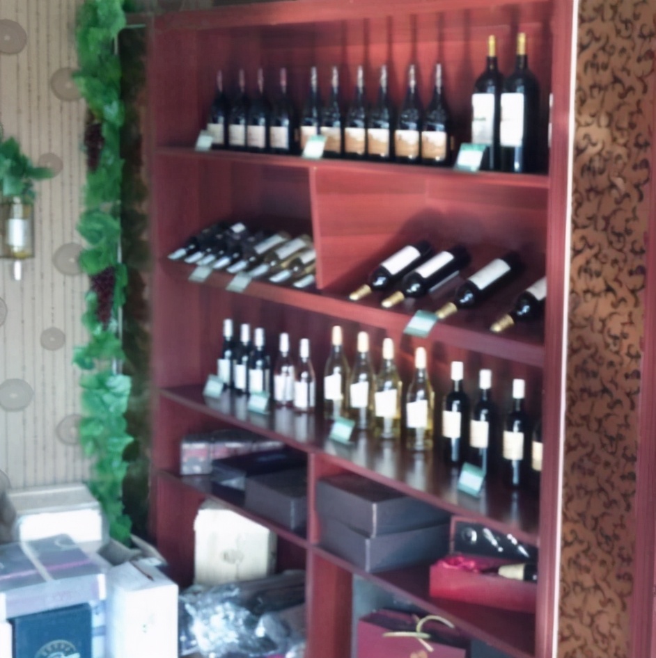 外行人喝酒看牌子内行喝酒看品质,内行人买酒只看两行字