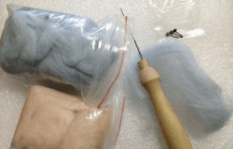 羊毛毡温暖手作,羊毛毡怎么在球上戳出爱心