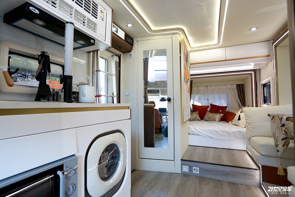 上汽大通maxusv90别墅版房车,大通原厂v90c型房车2021旗舰款