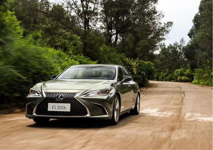 雷克萨斯es300h对比奔驰e,雷克萨斯es300h和奔驰e级