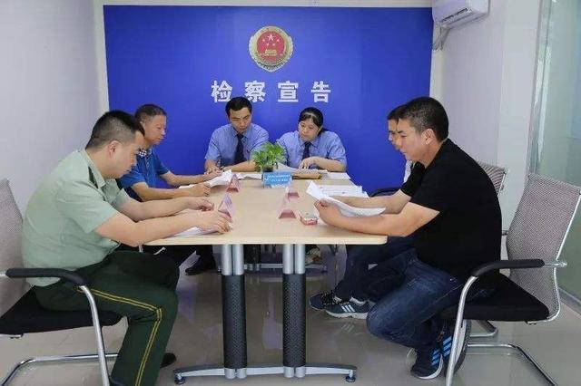 “贪污受贿”的村干部要倒霉了，有这4种方法举报，农民快看