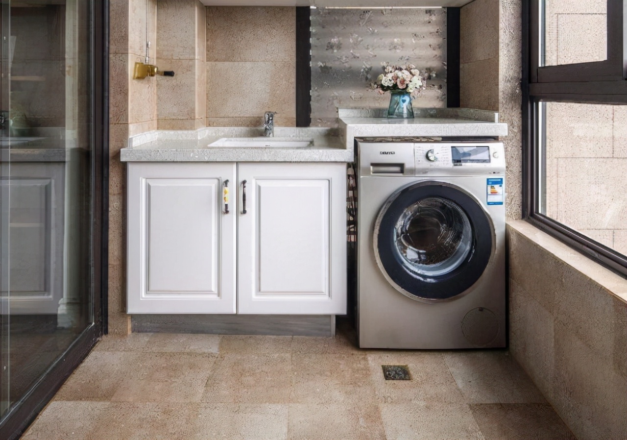 阳台放洗衣机安装关注事项,洗衣机放阳台怎么解决防水