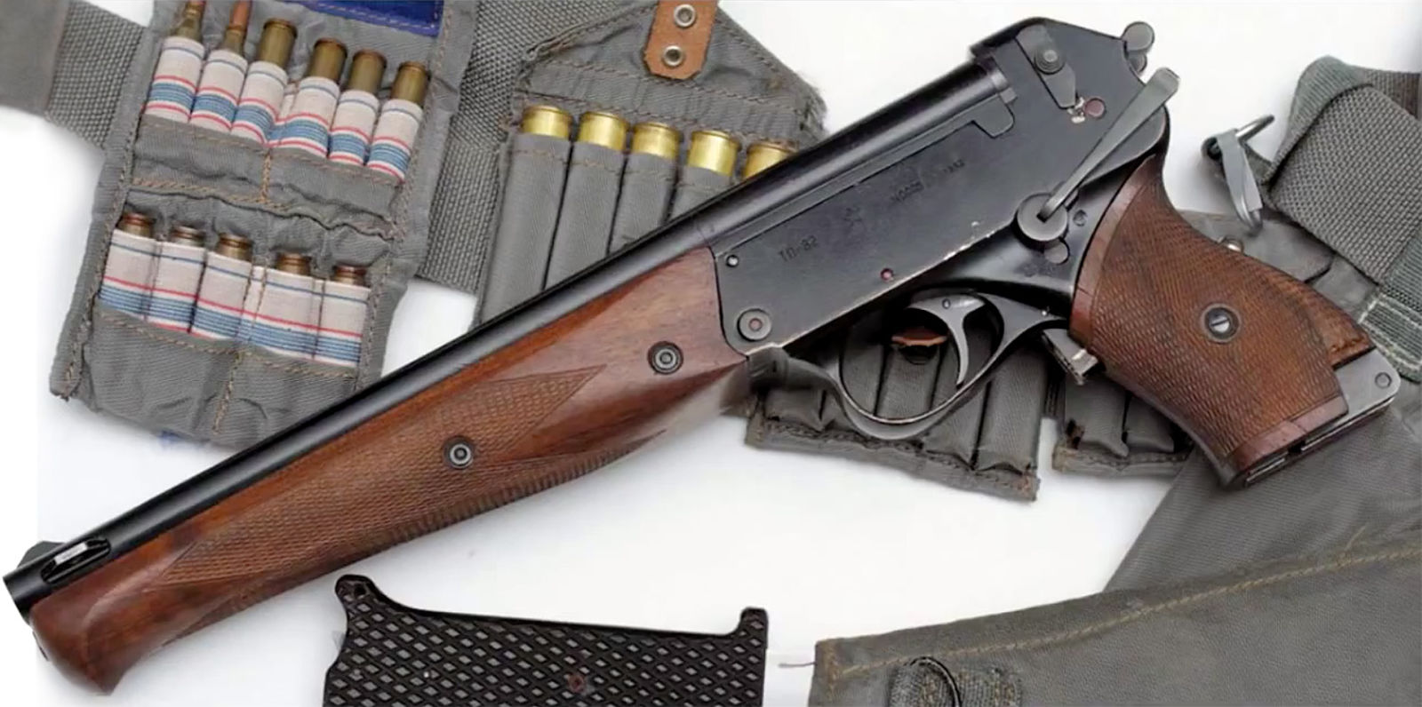 航天员有没有带上枪,苏联给宇航员配备了什么枪