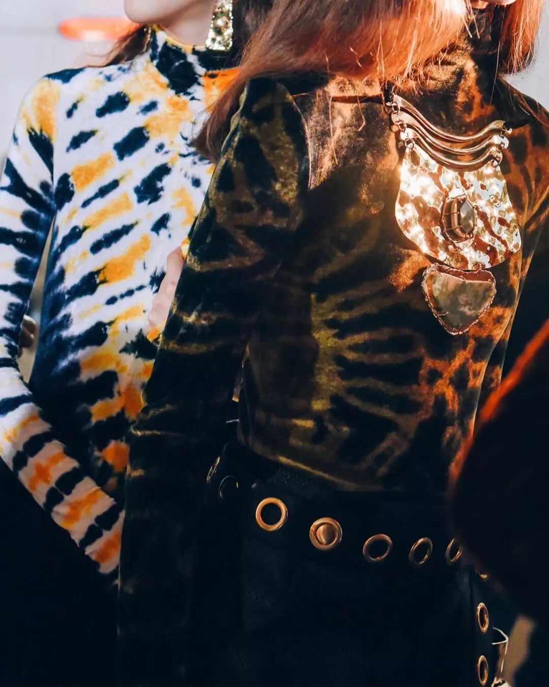 终于，它从街头走上了T台