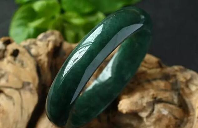 六千左右油青种翡翠是什么档次,翡翠有意思