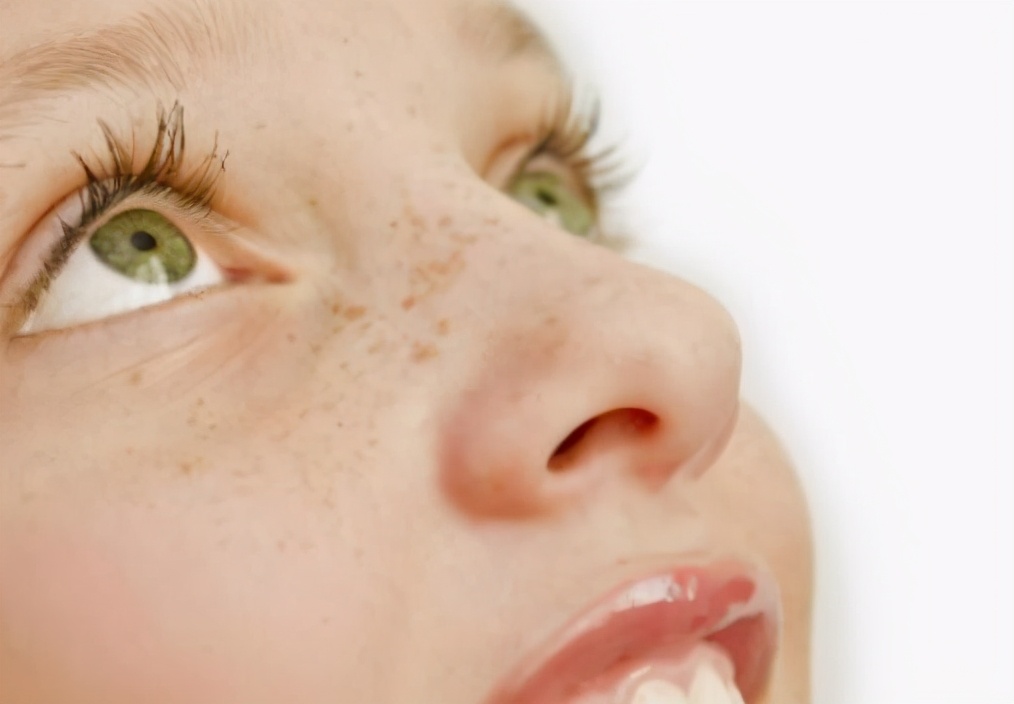 请问脸上有色斑用什么方式来处理,你脸上的斑是怎么去掉的