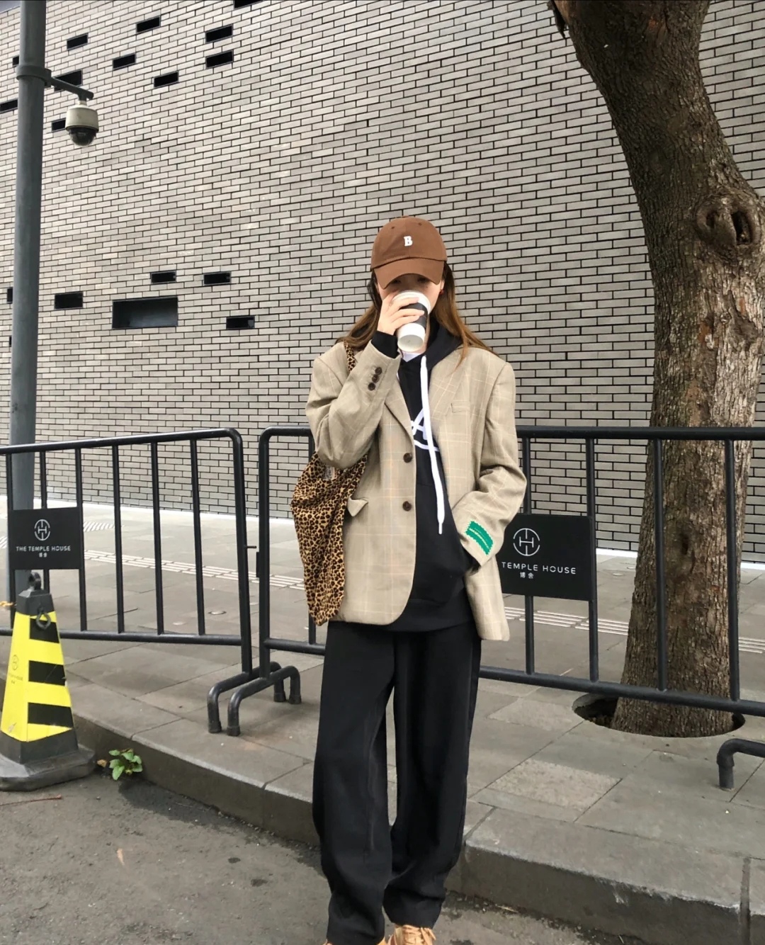 冬天女生帽子搭配,冬天帽子搭配衣服的技巧