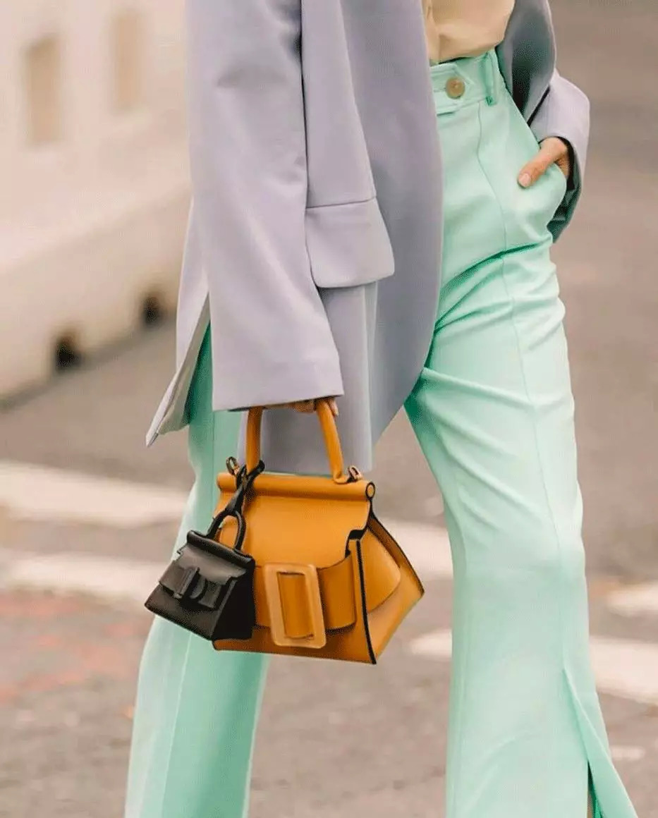 我的胸，我的手指，我的脚腕……都需要一只包包