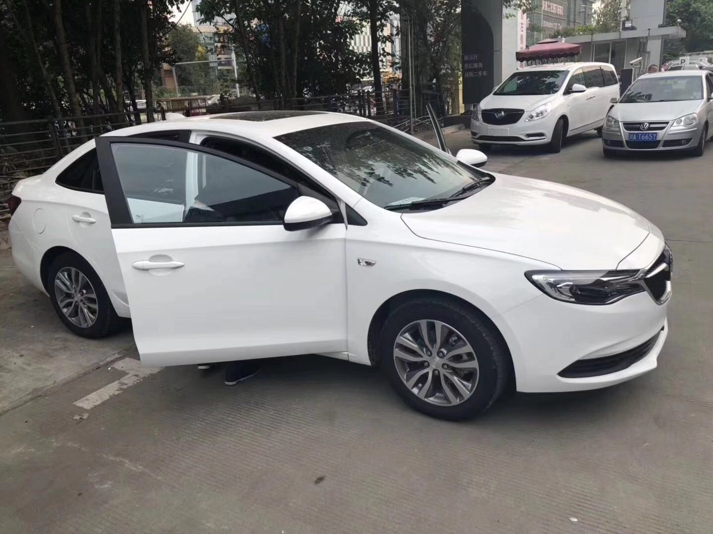 网上买车比到4s店价格哪个更便宜,网上买车贵还是4s店贵