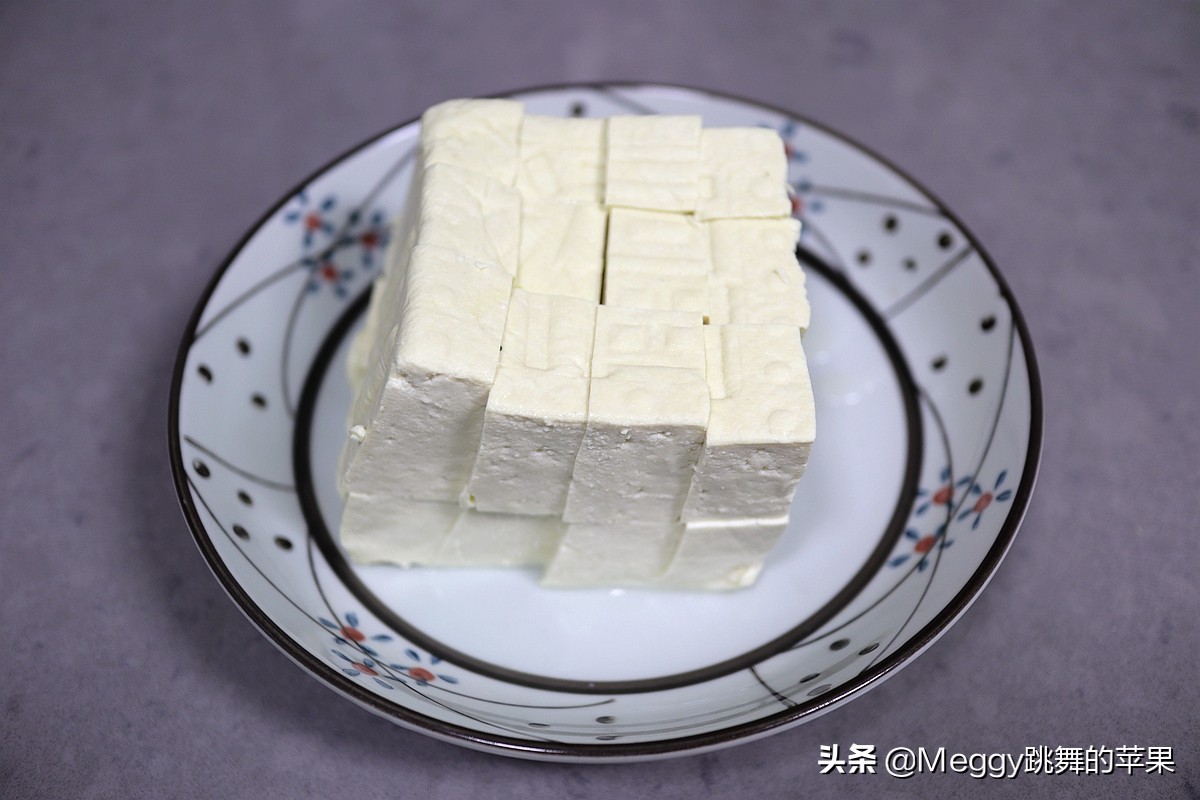豆腐炖鱼块大锅饭正宗做法,春节炸鱼块炖豆腐
