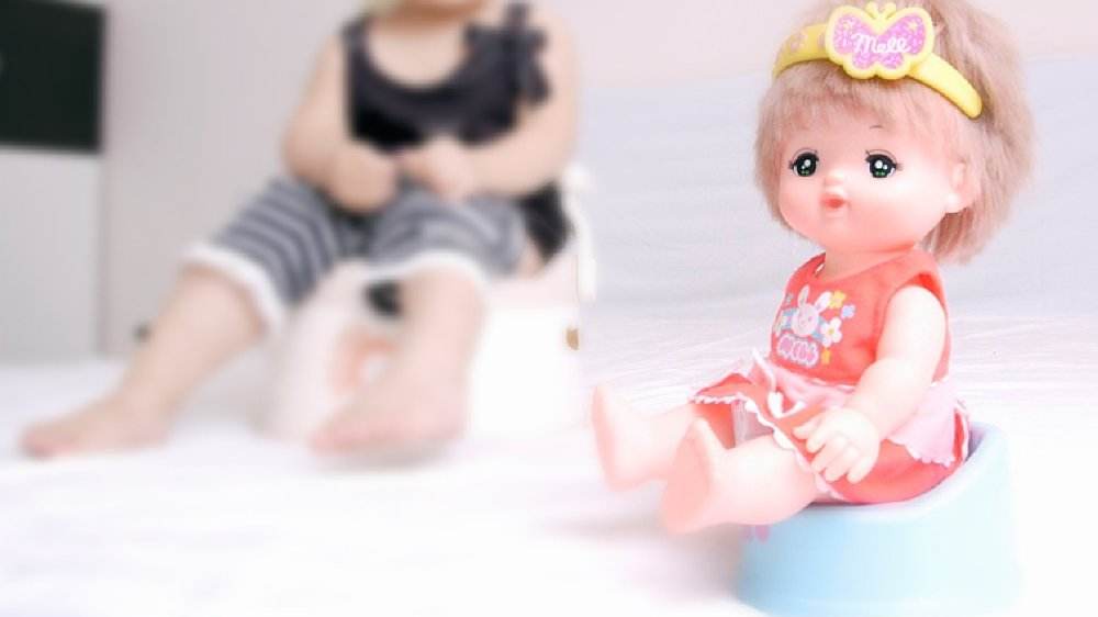 2岁女孩尿频繁是什么原因,3岁女宝总是尿湿一点裤子怎么办