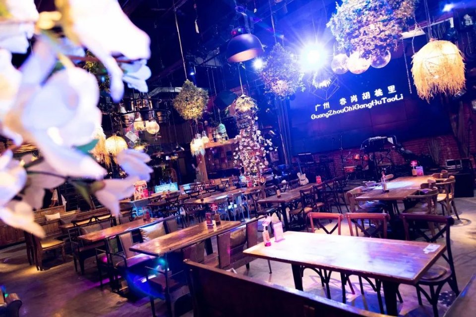 胡桃里超人气音乐,胡桃里音乐酒馆人均消费多少