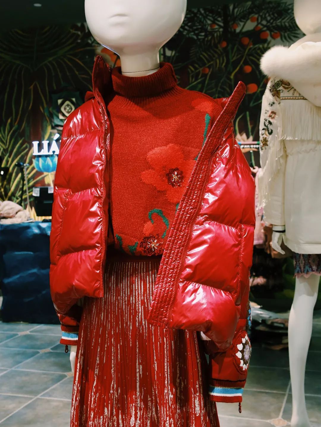 不倒翁女孩最近火了,不倒翁女子抖音