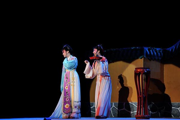 从《莺莺传》到董《西厢》，再到王《西厢》，经过了怎样的演变？
