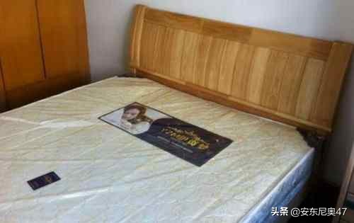 新床上有异味怎么去除,房间新床味道怎么去除